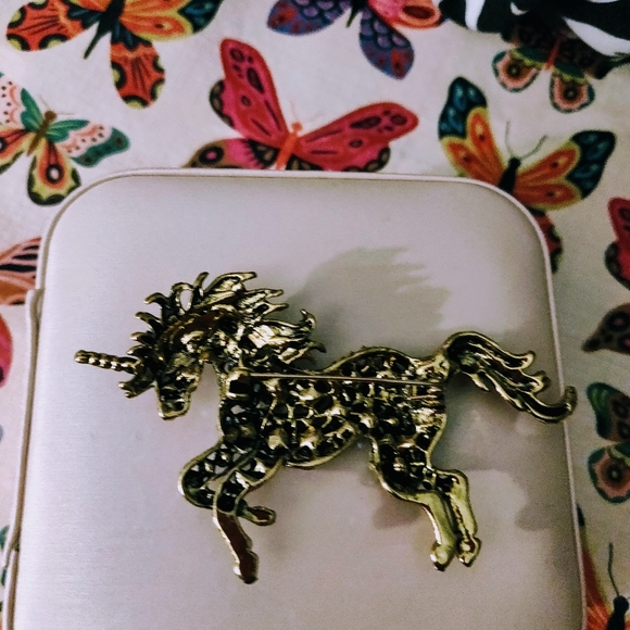 🌈 NWT Magical Betsey Johnson Unicorn Pin 🌈 - Picture 2 of 3